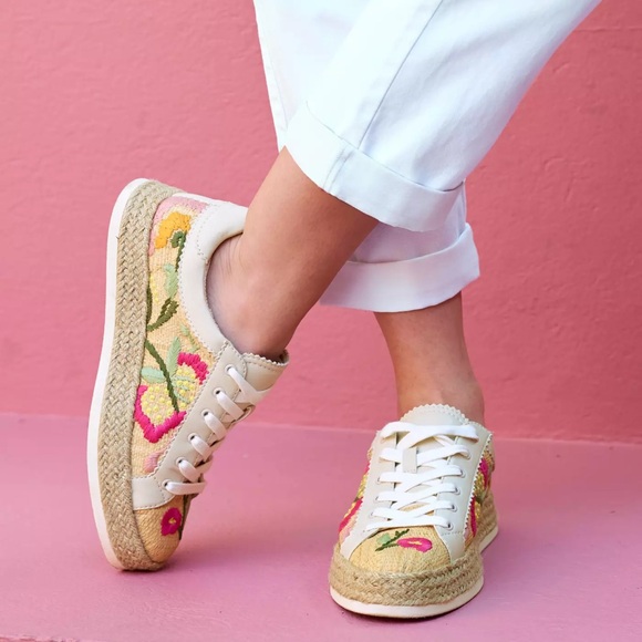 Dolce Vita Azalea Cream and Pink Embroidered Sneakers Size 7 - Picture 1 of 15